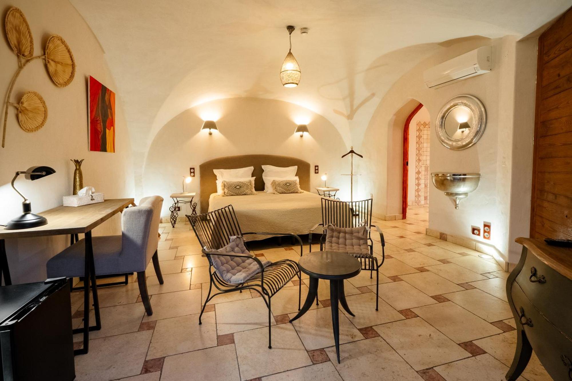 La Belle Vie Hotel Saint-Hilaire-dʼOzilhan Екстериор снимка