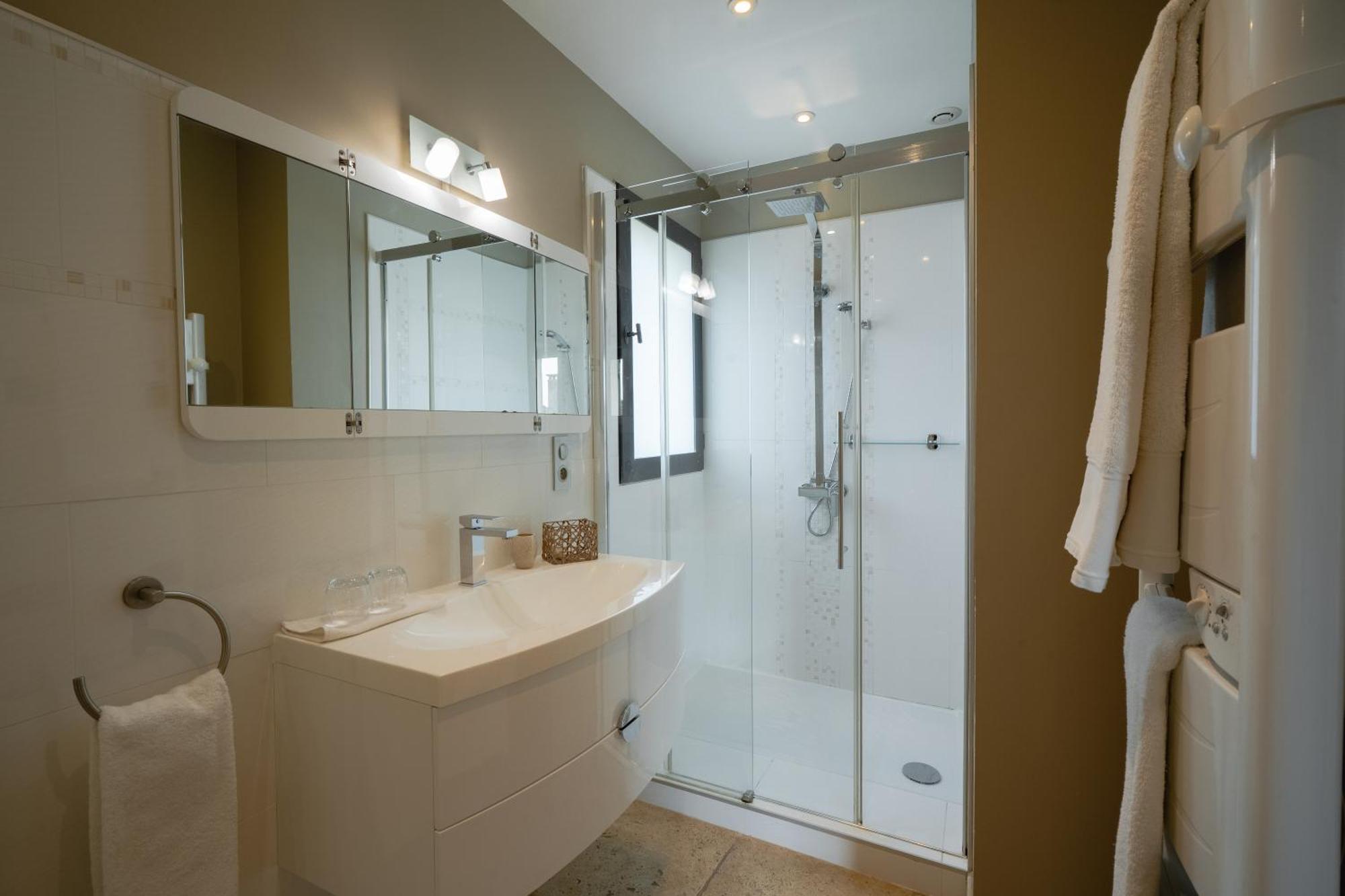 La Belle Vie Hotel Saint-Hilaire-dʼOzilhan Екстериор снимка