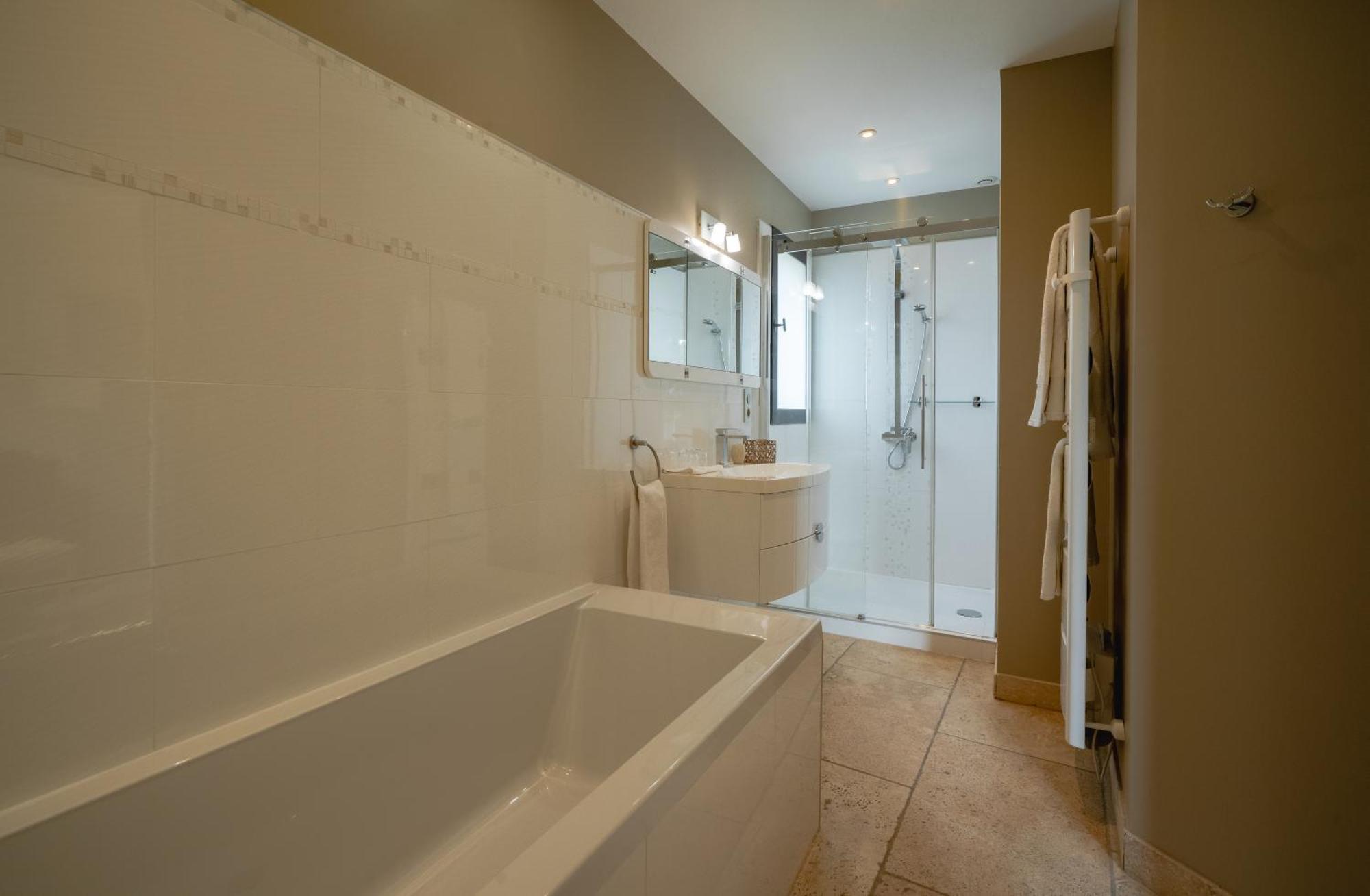 La Belle Vie Hotel Saint-Hilaire-dʼOzilhan Екстериор снимка